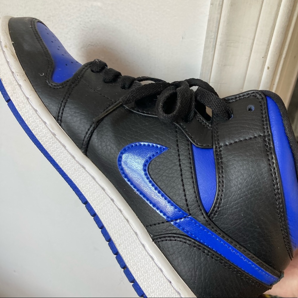 Nike Air Jordan 1 Mid Royal (2020) - M7.5/W9
